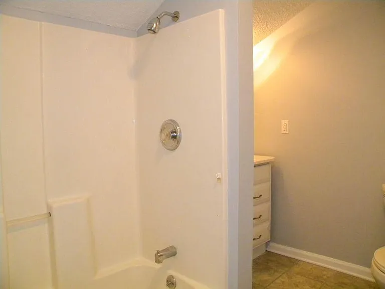1305 Moses Ave — Photo 17