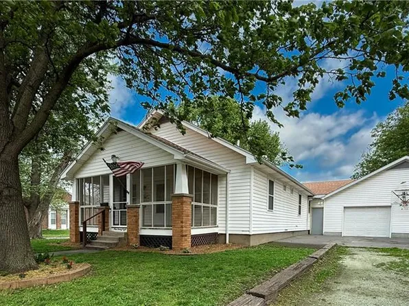 928 W Arch St, Nevada, MO 64772