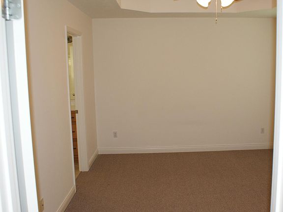 4th image of 752 Sagittarius Ave