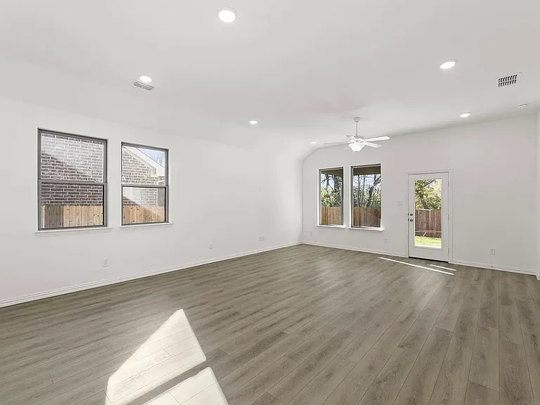 2127 Meadowlark Ln — Photo 8