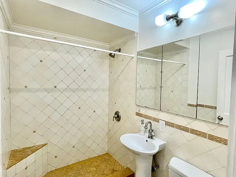 1260 Clay St #206 — Photo 11