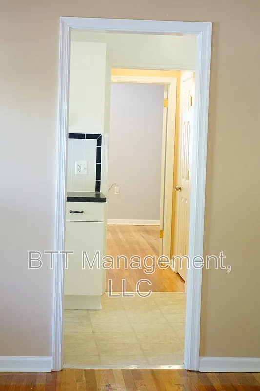 3 bed, 1.5 bath, 1100 sqft, $2,350 — Photo 4