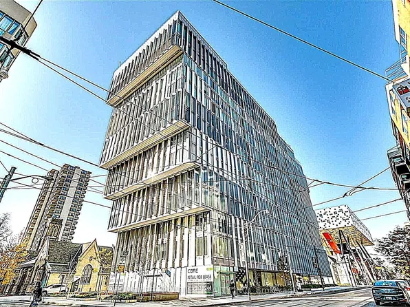 50 McCaul St #805, Toronto, ON M5T 0B6