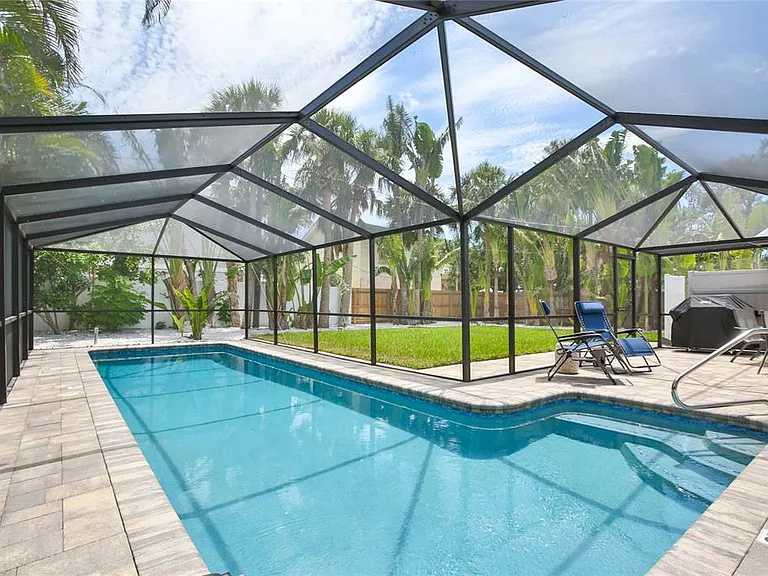 211 Island Cir — Photo 33