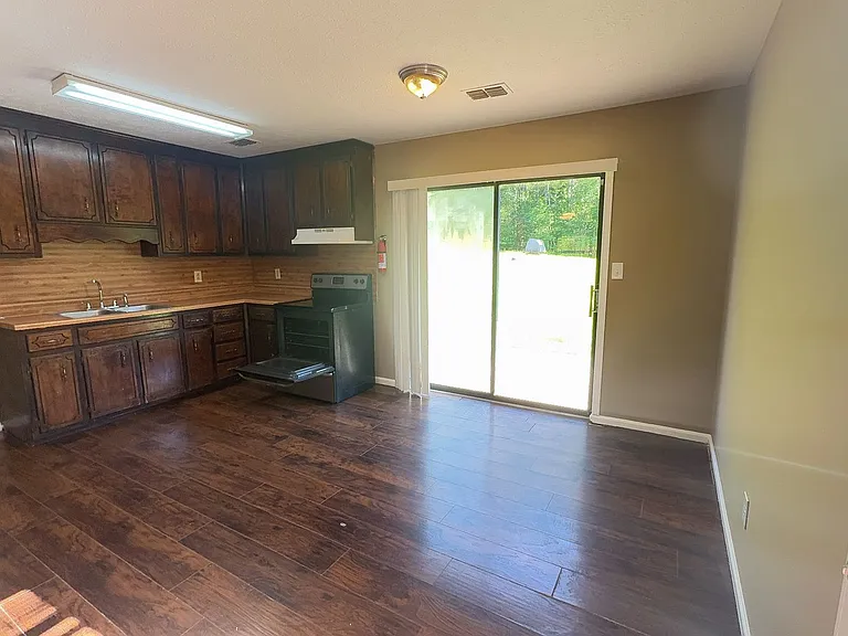 738 Waldroup Rd — Photo 5