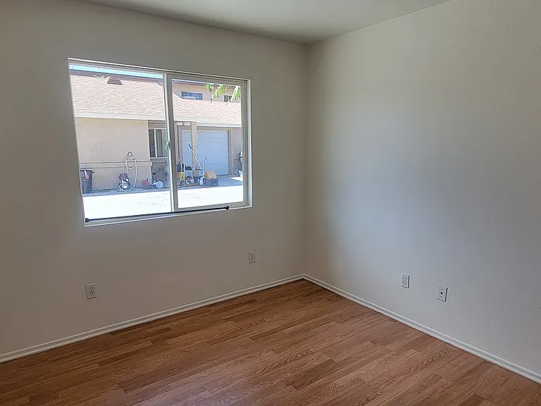 Sage Ave — Photo 3