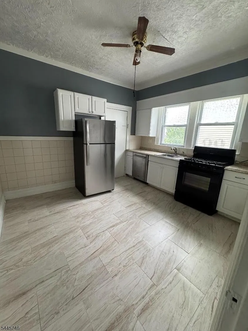 3 bed, 1.0 bath, $2,600 — Photo 2