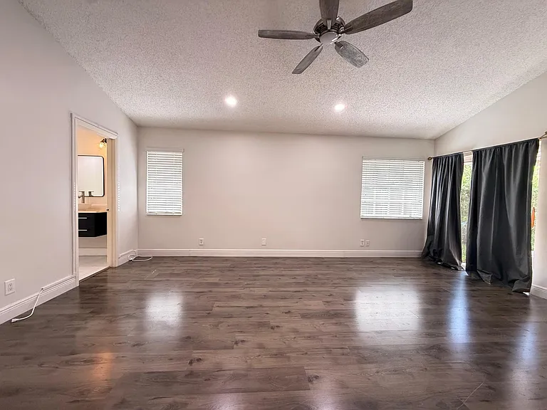 11042 Topeka Pl — Photo 4