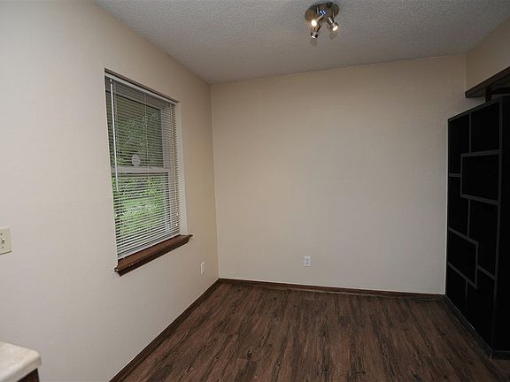 5th image of 421 W 12th Ave