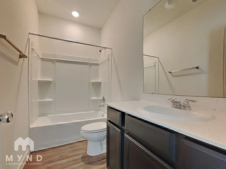 1056 Banyon Tree Ln — Photo 9