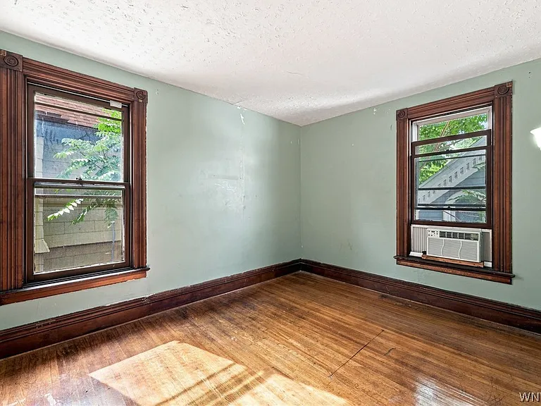 304 W Delavan Ave — Photo 17