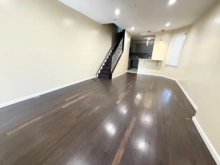 7275 Saybrook Ave — Photo 13