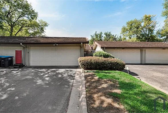 5814 Meadow Wood Ln — Photo 15