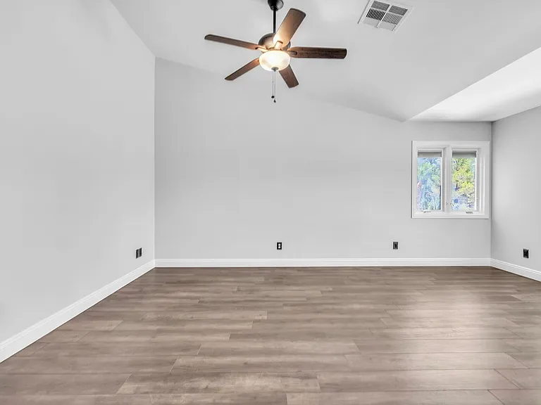 296 Doe Run Cir — Photo 186