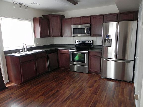 5th image of 3476 Daffodil Cres