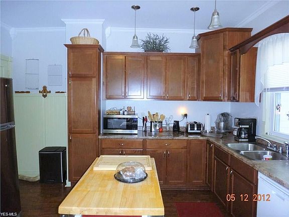 3rd image of 1106 Robbins Ave #1108