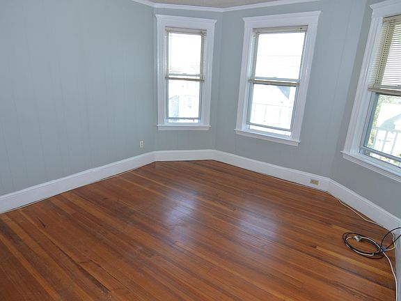3rd image of 37 Waverly St Unit 37