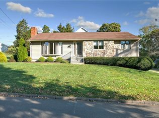 830 Wigwam Ln, Stratford, CT 06614