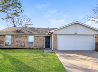 5912 Willow View Dr, Arlington, TX 76017