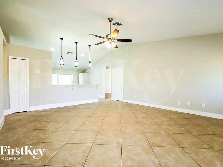 1822 NW Embers Ter — Photo 4