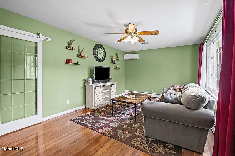 3rd image of 493 Elliot Road