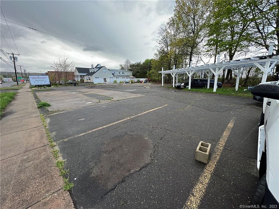 1st image of 114 E Main St