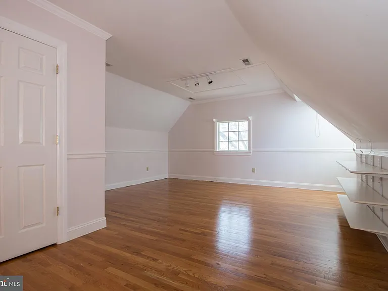 42 Governors Ln — Photo 10