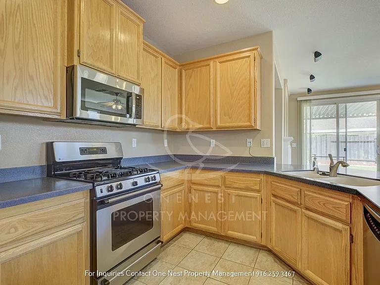 418 Dumont Ct — Photo 15