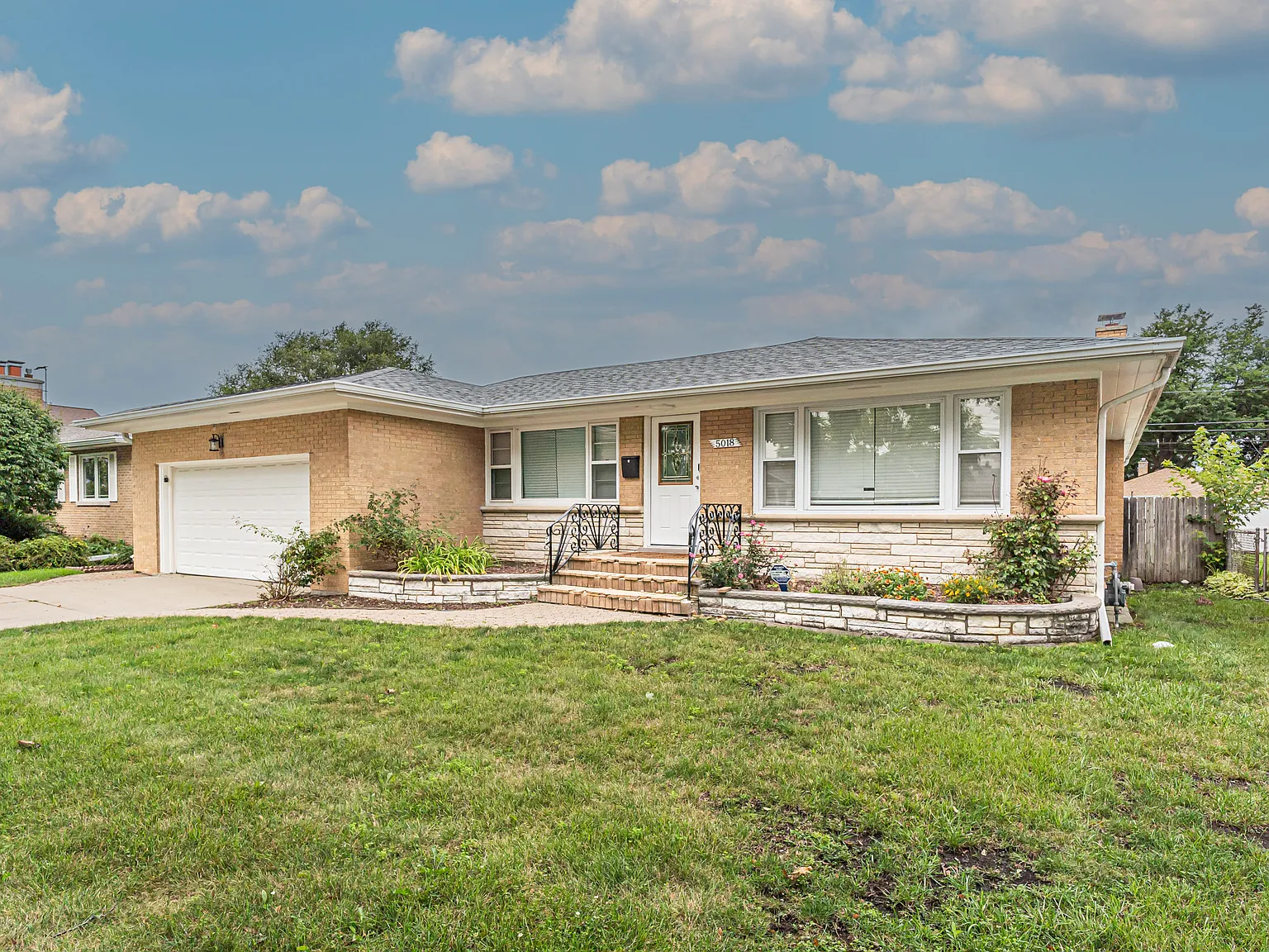 3 bed, 2070 sqft, $3,800 — Photo 2