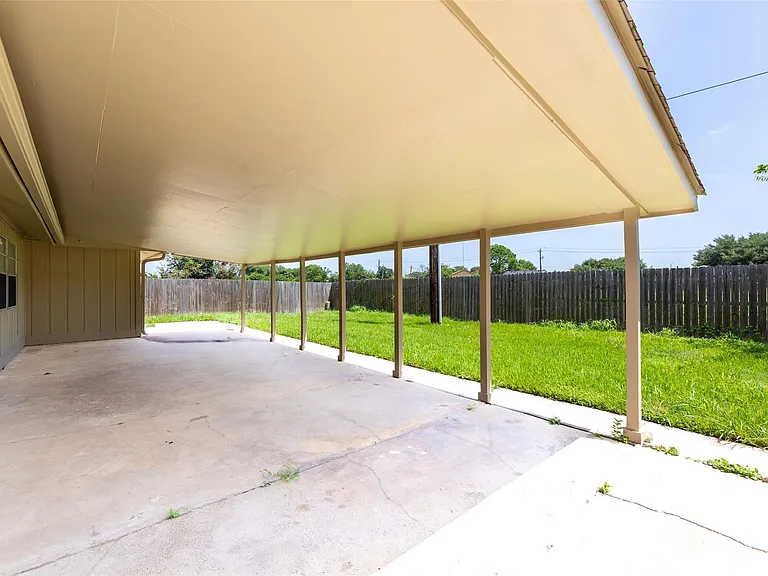 12402 Jaguar Dr — Photo 4
