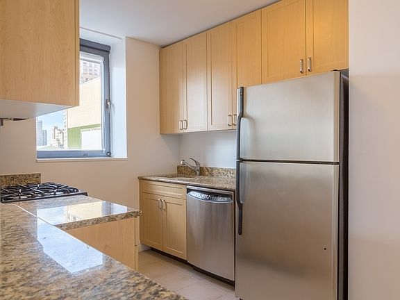 5th image of 235 W 48th St APT 25K