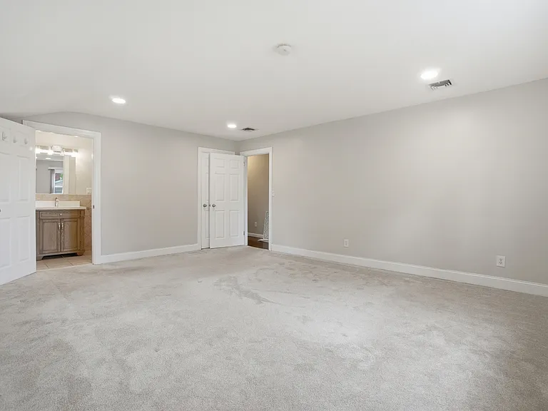 45 Oakland Ave — Photo 16