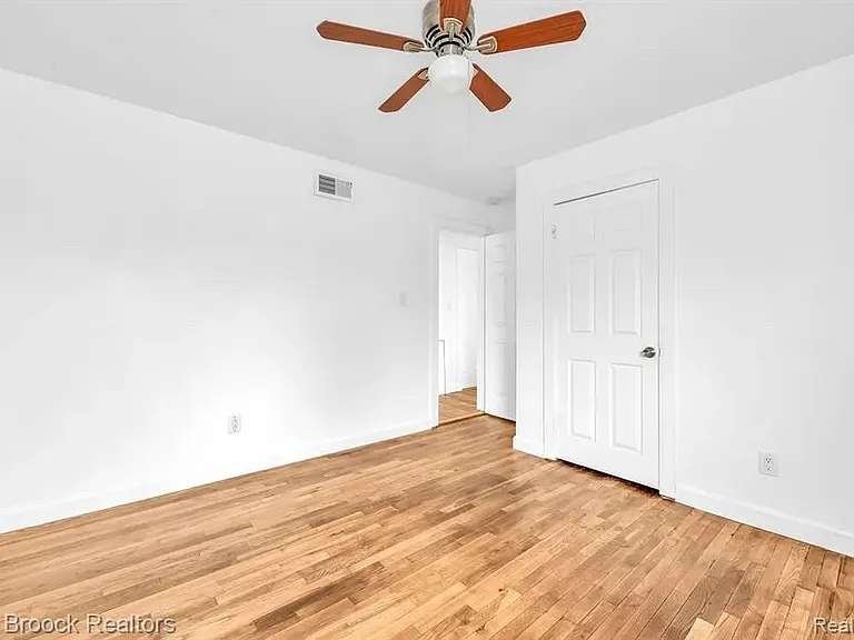 26333 Brush St — Photo 9