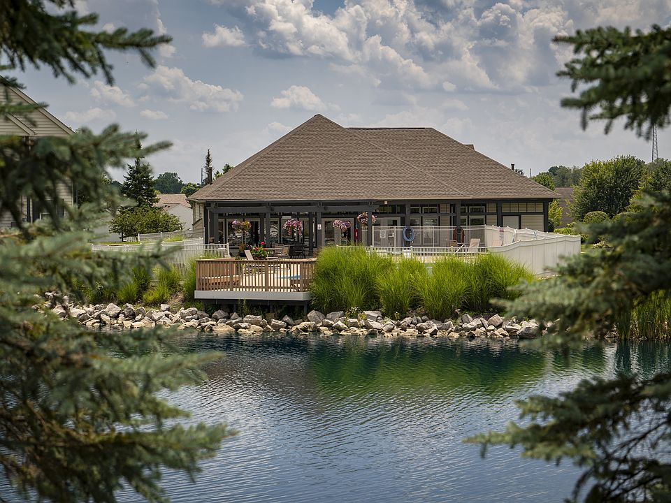 Wake up to peaceful views at Catalina Club. Your perfect blend of comfort, community, and nature.