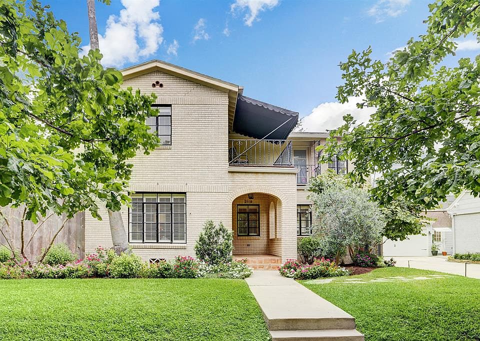 Welcome to 2116 Goldsmith in the heart of Southgate! Recently renovated spacious 4/3 home by Madera Fine Homes.
