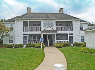2800 S Knightsbridge Cir, Ann Arbor, MI 48105