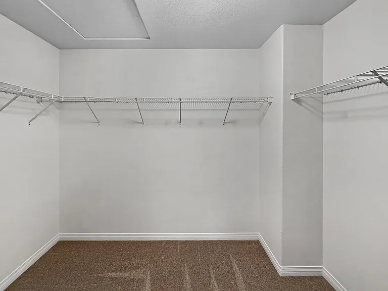 748 Kirkwall Dr — Photo 11