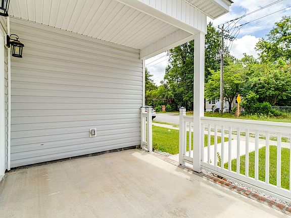 5th image of 525 Dingle St