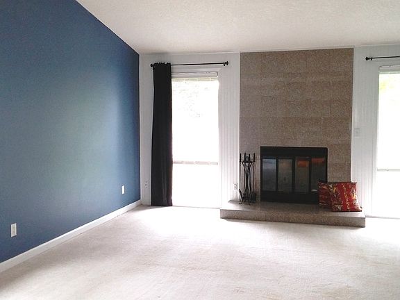 4th image of 361 NE Hillwood Dr