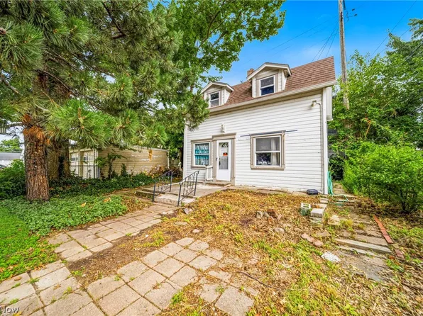2137 Brown Rd, Lakewood, OH 44107