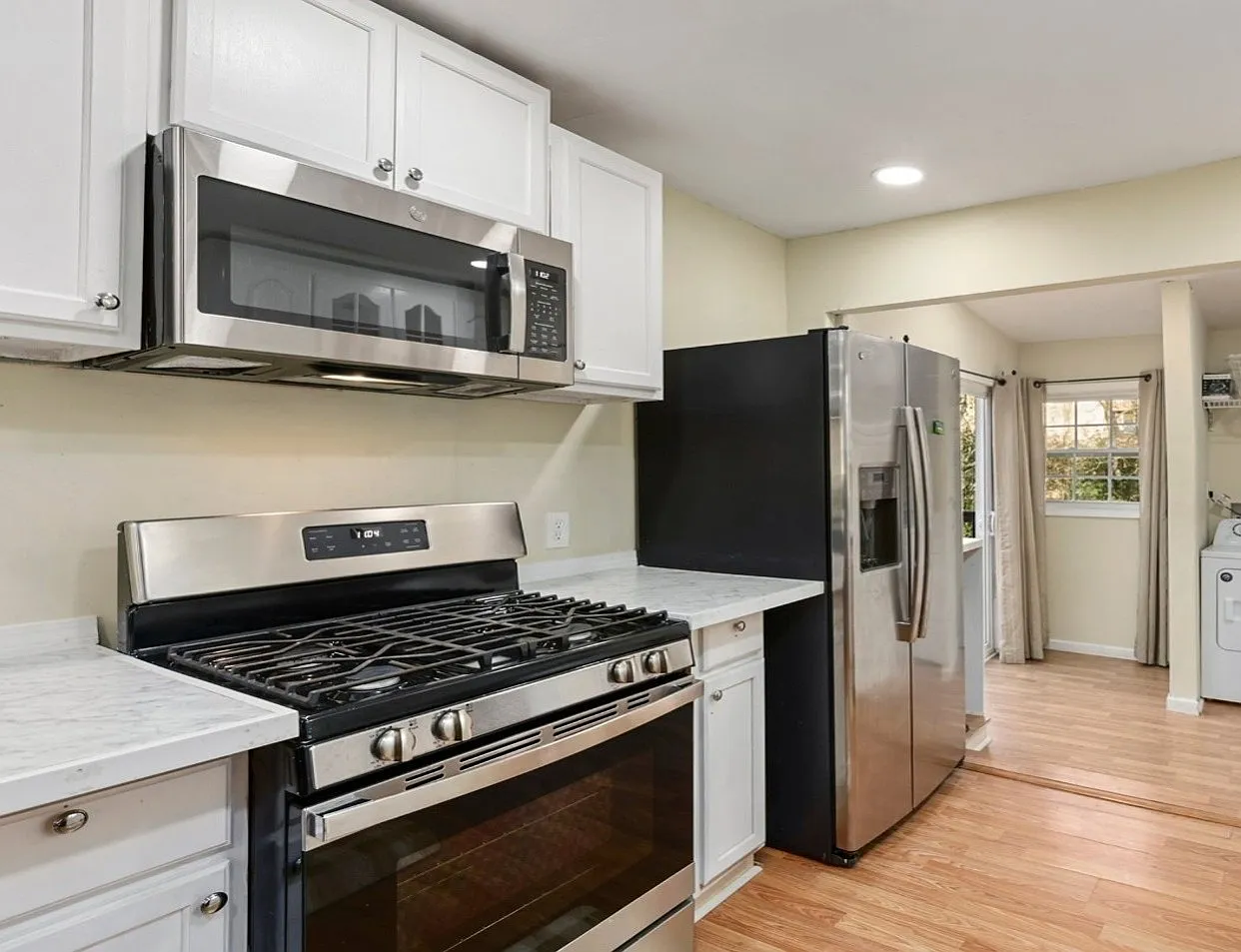 3 bed, $1,585 — Photo 4