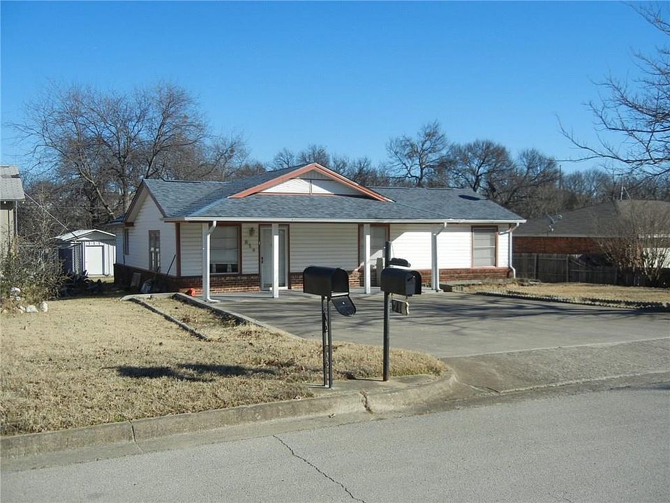 1st image of 916 Bourland Dr