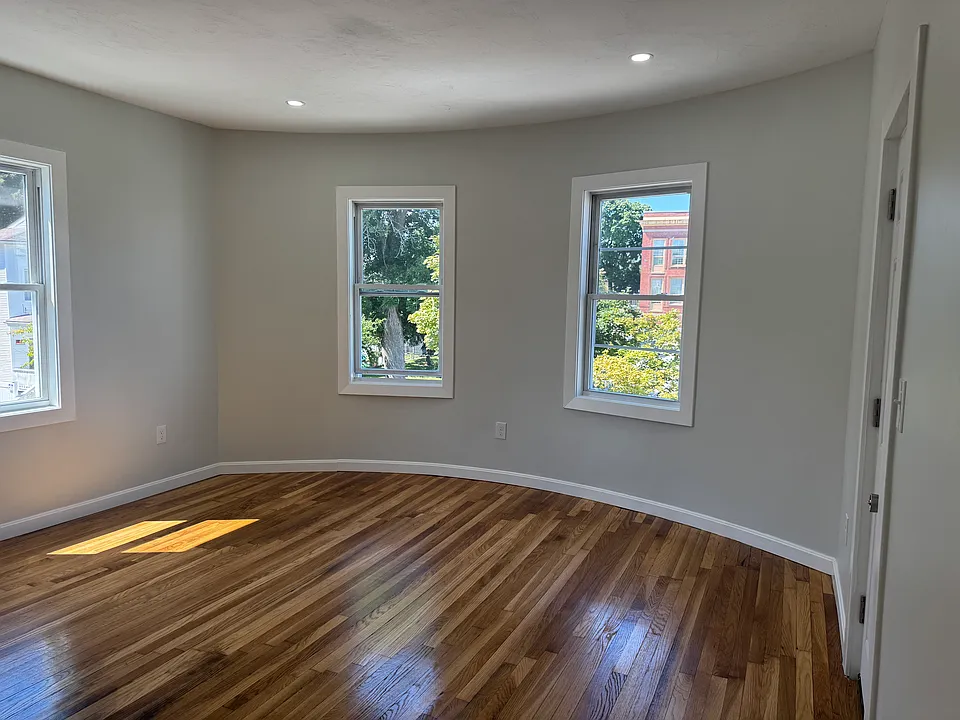 8 Scott St #2