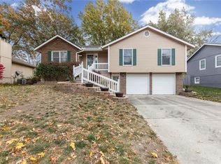 313 SE Bristol Dr, Lees Summit, MO 64063