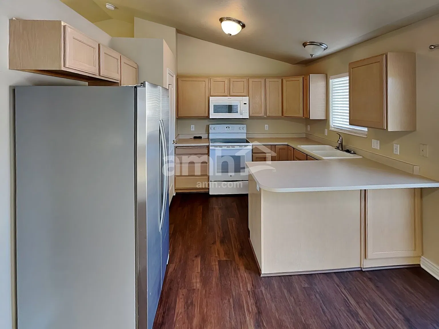 5 bed, 2.5 bath, 1758 sqft, $2,440 — Photo 3