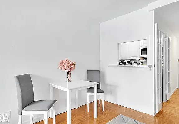 4th image of 520 E 72nd St APT 3P