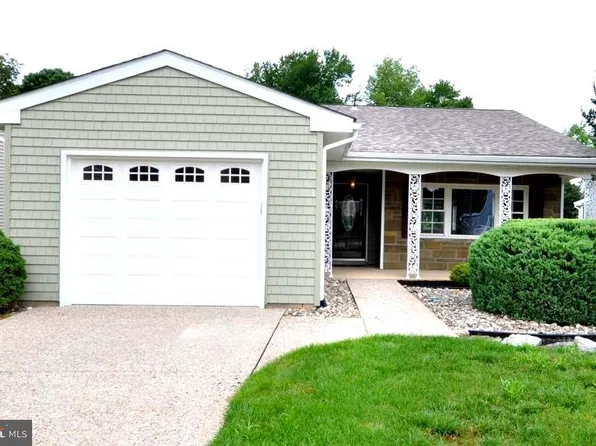 16 Thornbury Pl, Southampton, NJ 08088