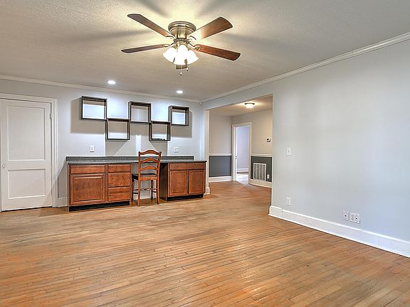 3rd image of 530 Mount Ida Pl