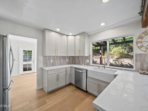 30729 Lakefront Dr, Agoura Hills, CA 91301