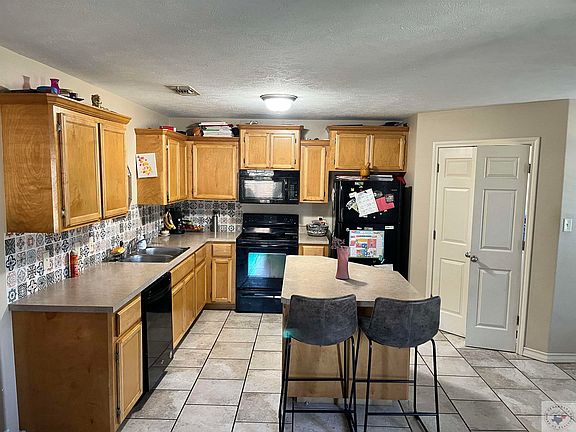 2nd image of 201-203 Cheyenne Pl